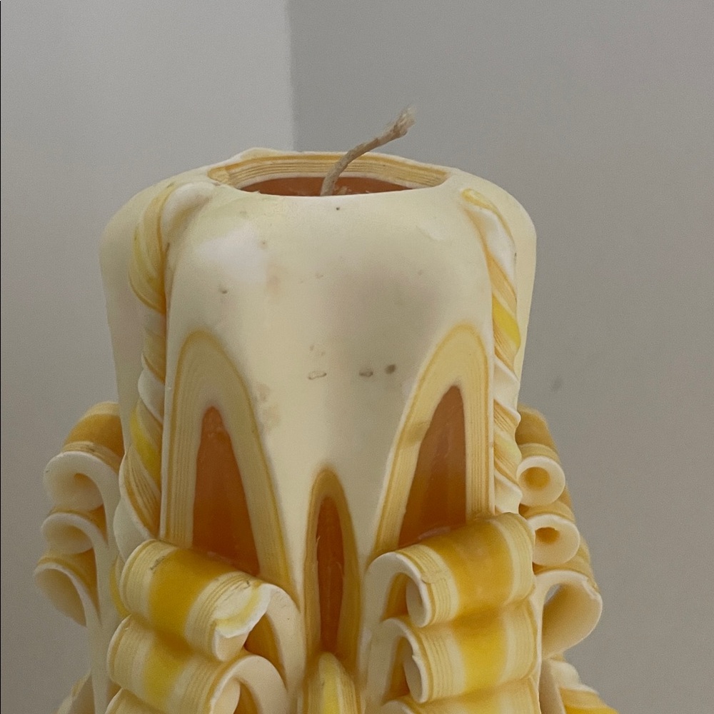 Vintage 70’s Yellow & White Hand Carved Wax Ribbon Pillar Candle New - Picture 4 of 10